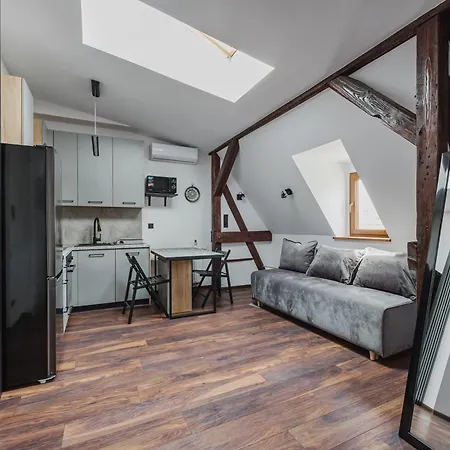 Rynek Jezycki Roof Loft דירה