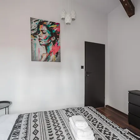 Апартаменти Rynek Jezycki Roof Loft