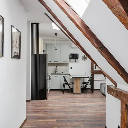 Rynek Jezycki Roof Loft شقة