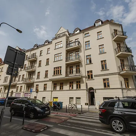 شقة Rynek Jezycki Roof Loft بوزنان